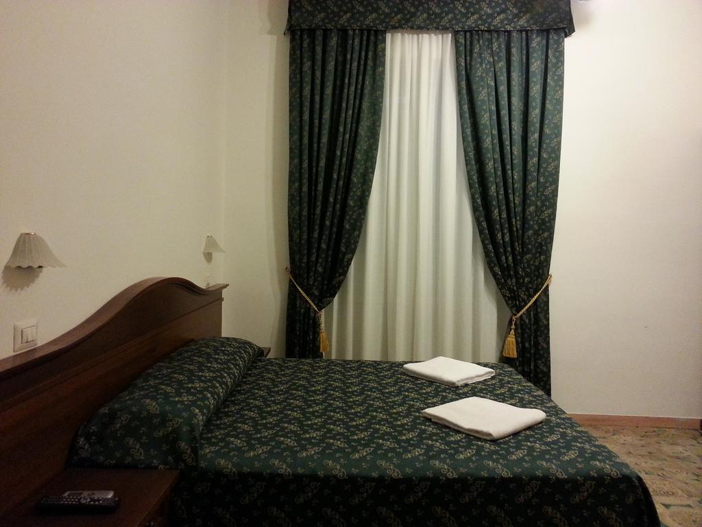 Guesthouse Alex II Róma Szoba fotó