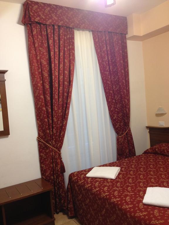 Guesthouse Alex II Róma Szoba fotó